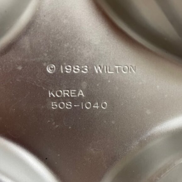 Wilton Mini Pumpkin Cake Pan - Vintage - Picture 8 of 8